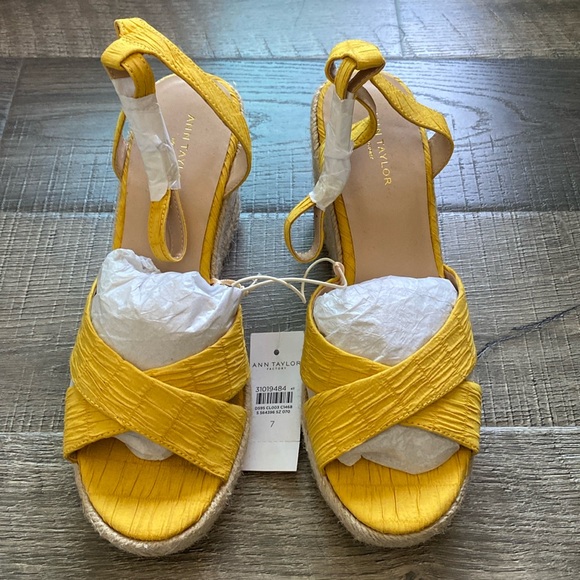 Ann Taylor Yellow Wedges - Picture 1 of 5